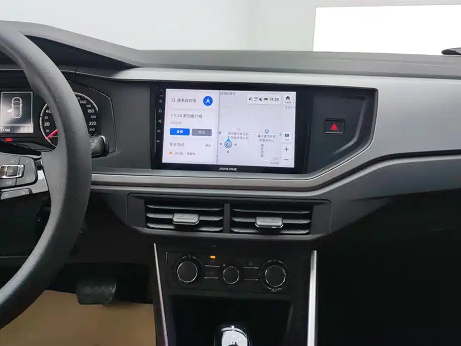 VOLKSWAGEN POLO