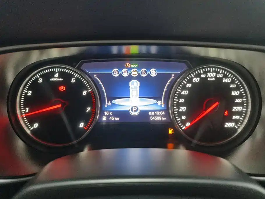 Фото 14 - Hongqi H5