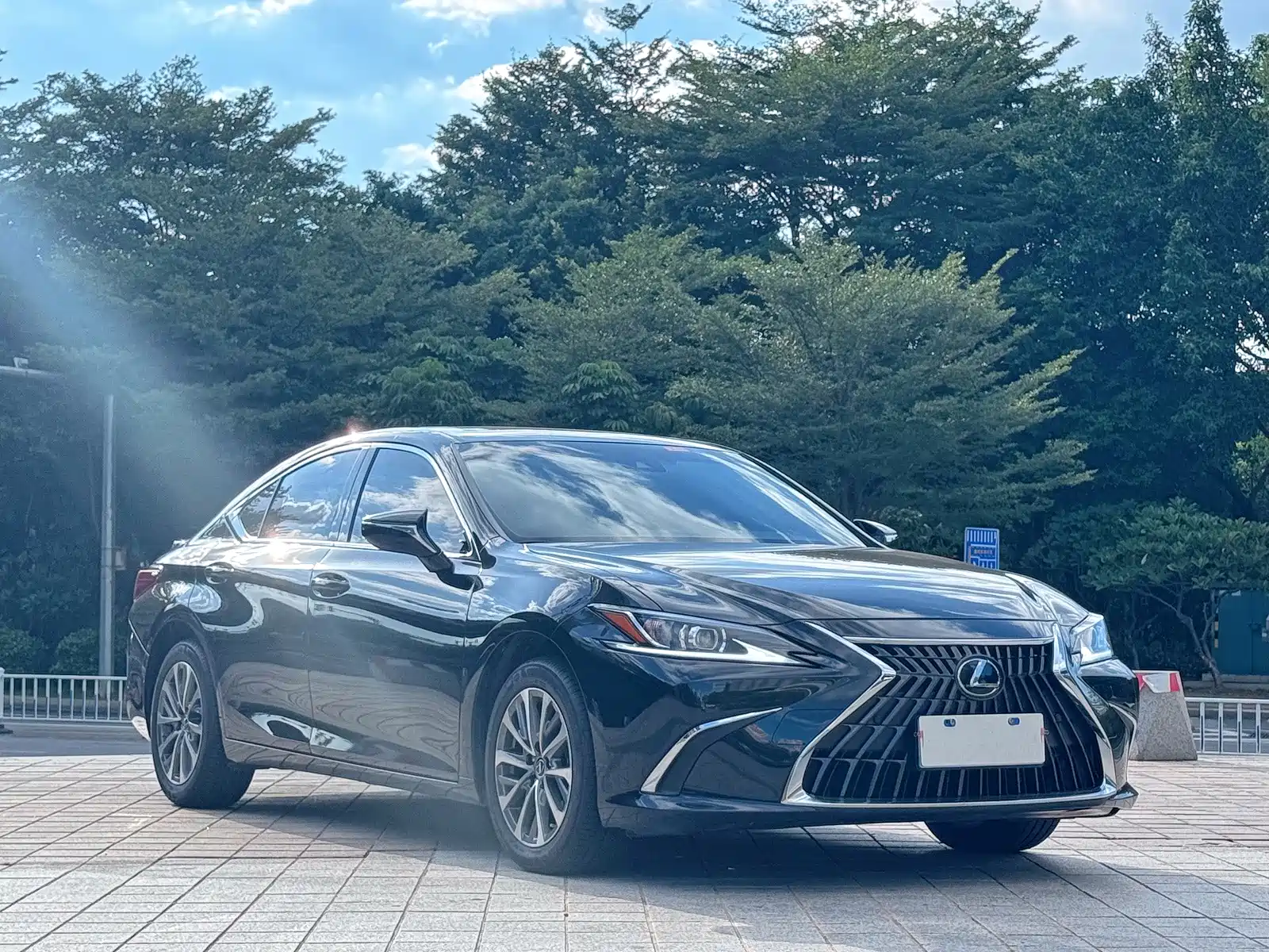 Фото 3 - Lexus ES