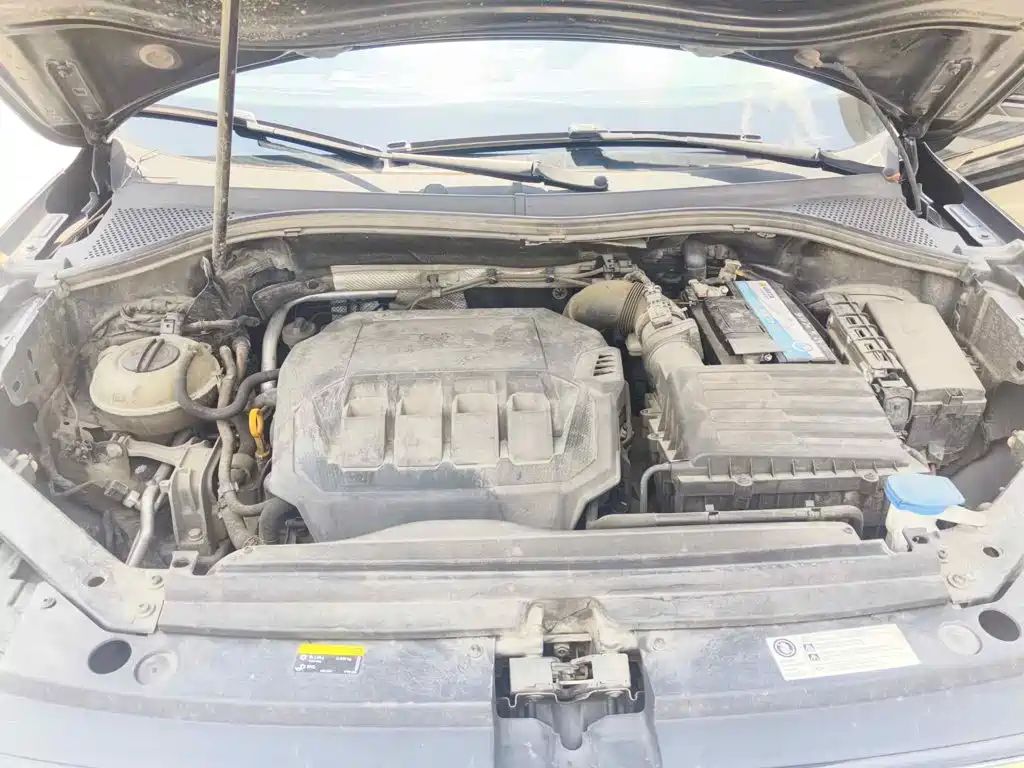 Photo 3 - Volkswagen Tiguan L