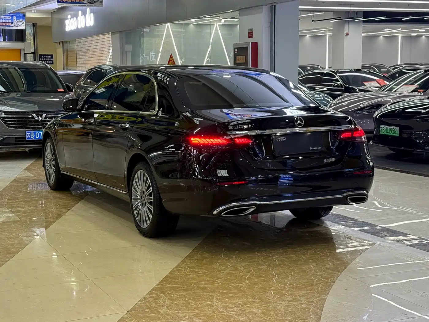 MERCEDES-BENZ E CLASS