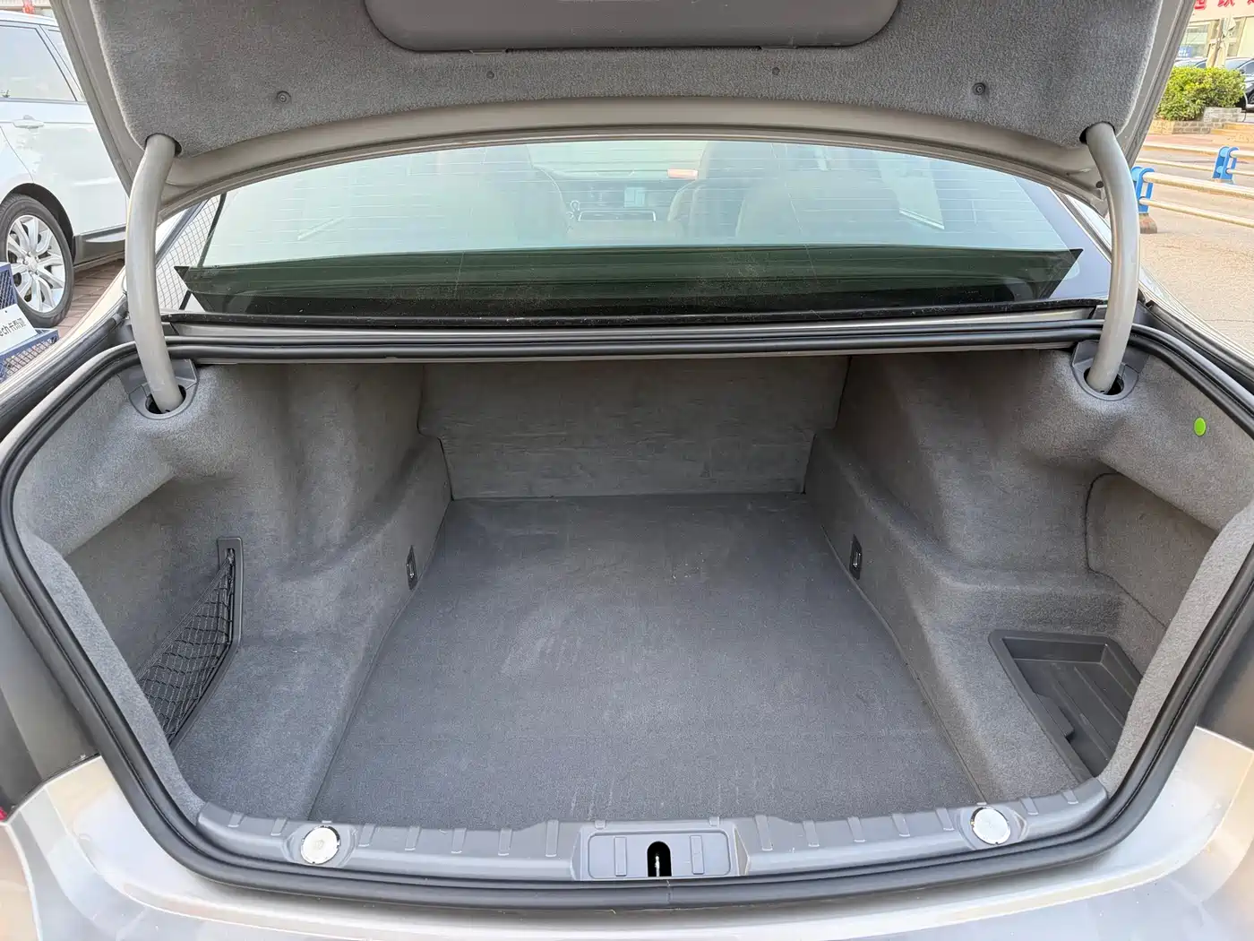 BMW 7 Series 2013 Model 740Li Luxury фото 21