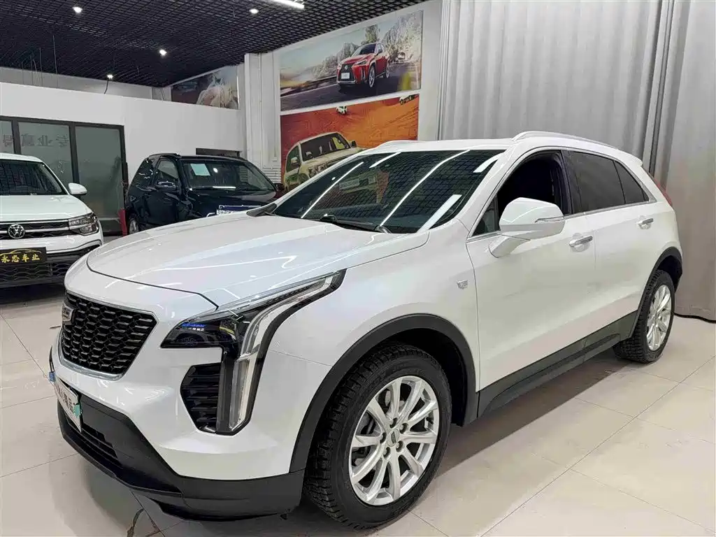 CADILLAC XT4