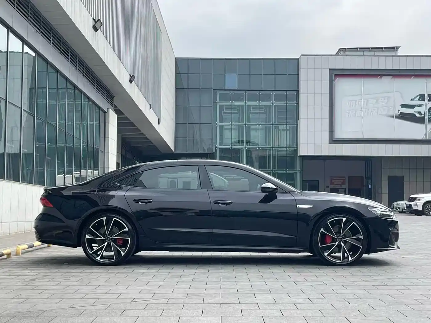 Audi A7L 2022 2022 45 TFSI quattro S-line Black Warrior Edition