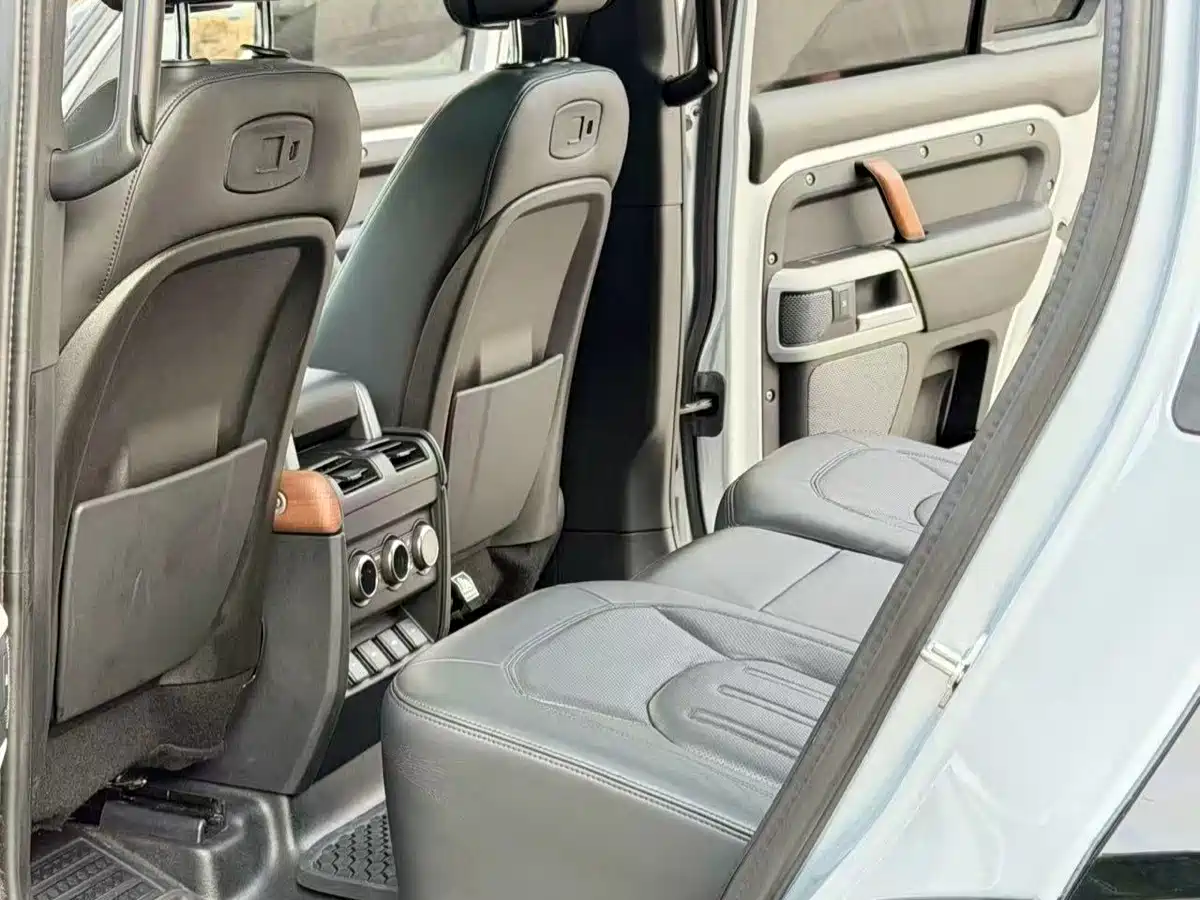 Фото 6 - Land Rover Defender