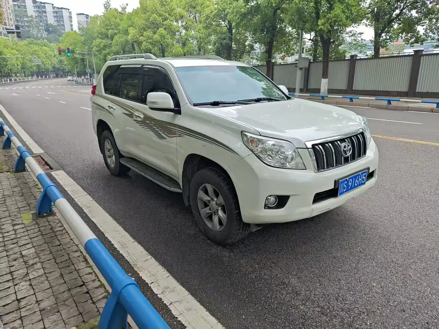 Toyota Prado (Import) фото 3