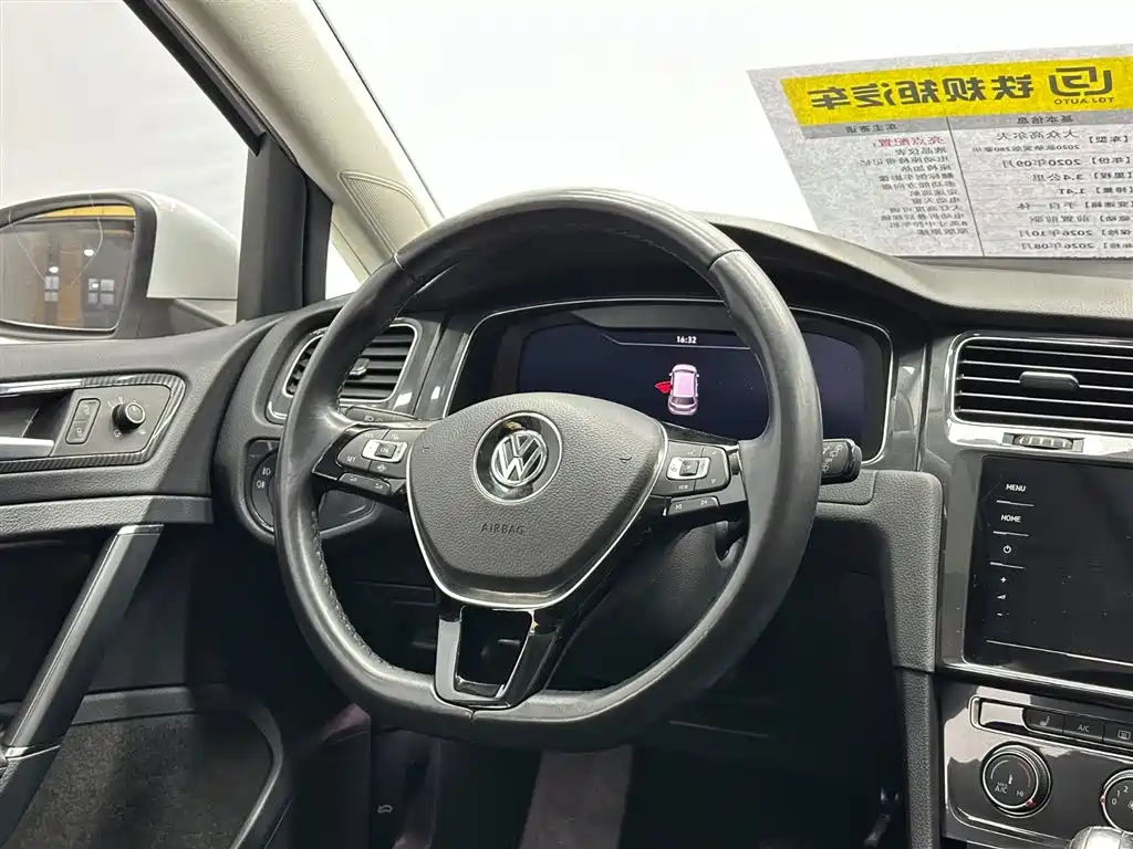 Volkswagen Golf 2020 Beloved Edition 280TSI DSG Luxury фото 10
