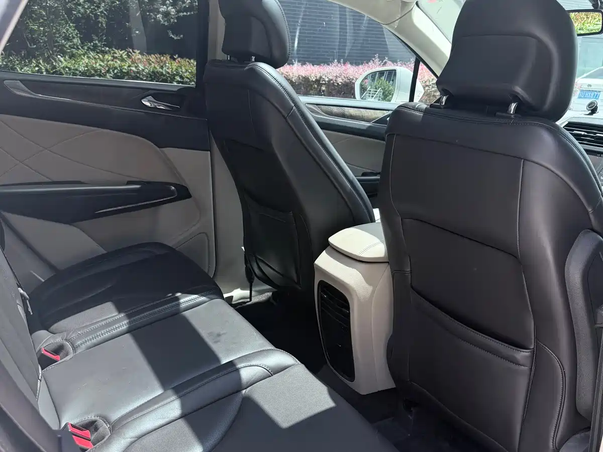 Фото 7 - Lincoln MKC