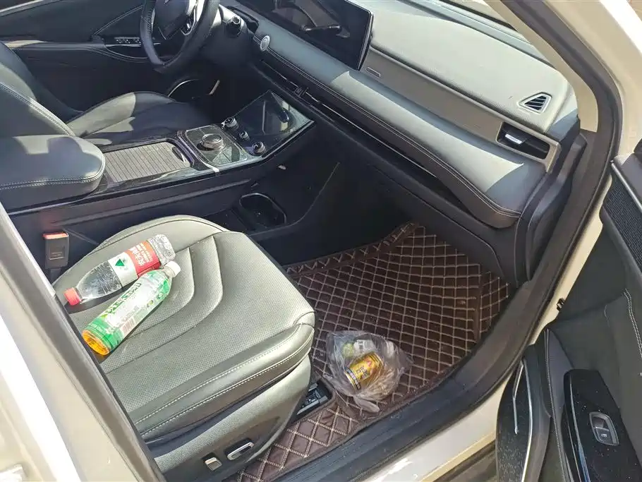 NEZHA AUTOMOBILE NEZHA U