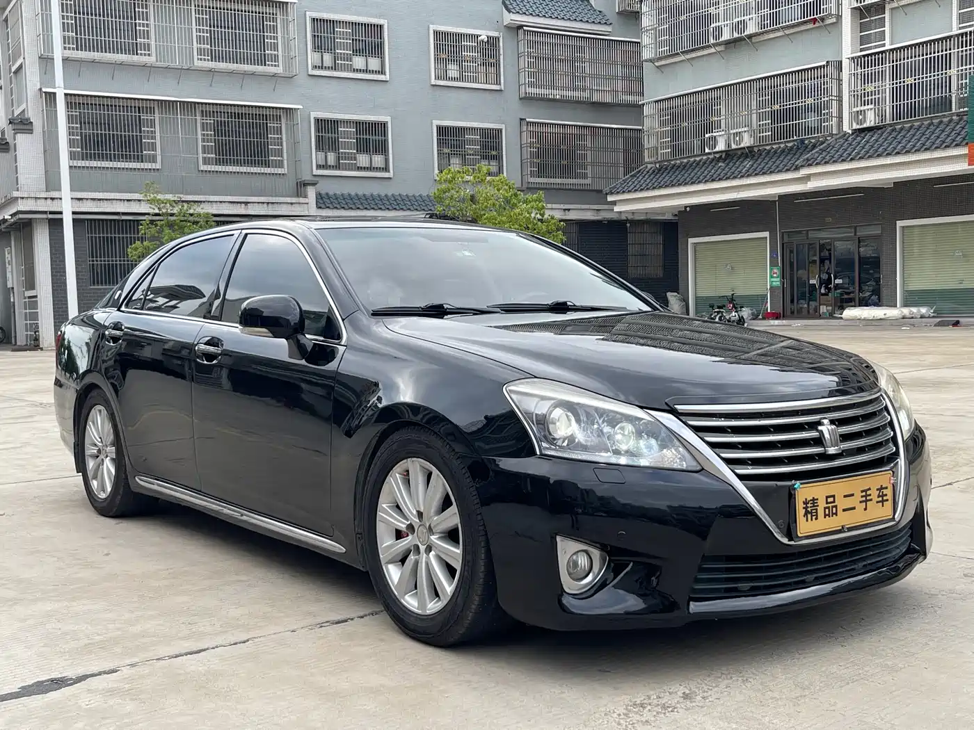 Toyota Crown 2012 2.5L Royal Leather Edition фото 3