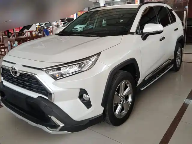 Toyota RAV4 2.0L CVT, Полный привод, Стиль
