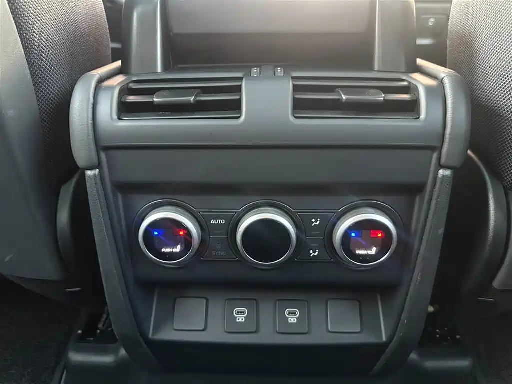 Land Rover Defender 2025 110 3.0T P400 X фото 19