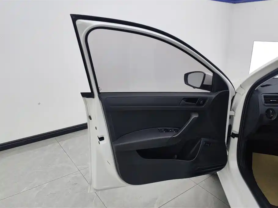 VOLKSWAGEN SANTANA