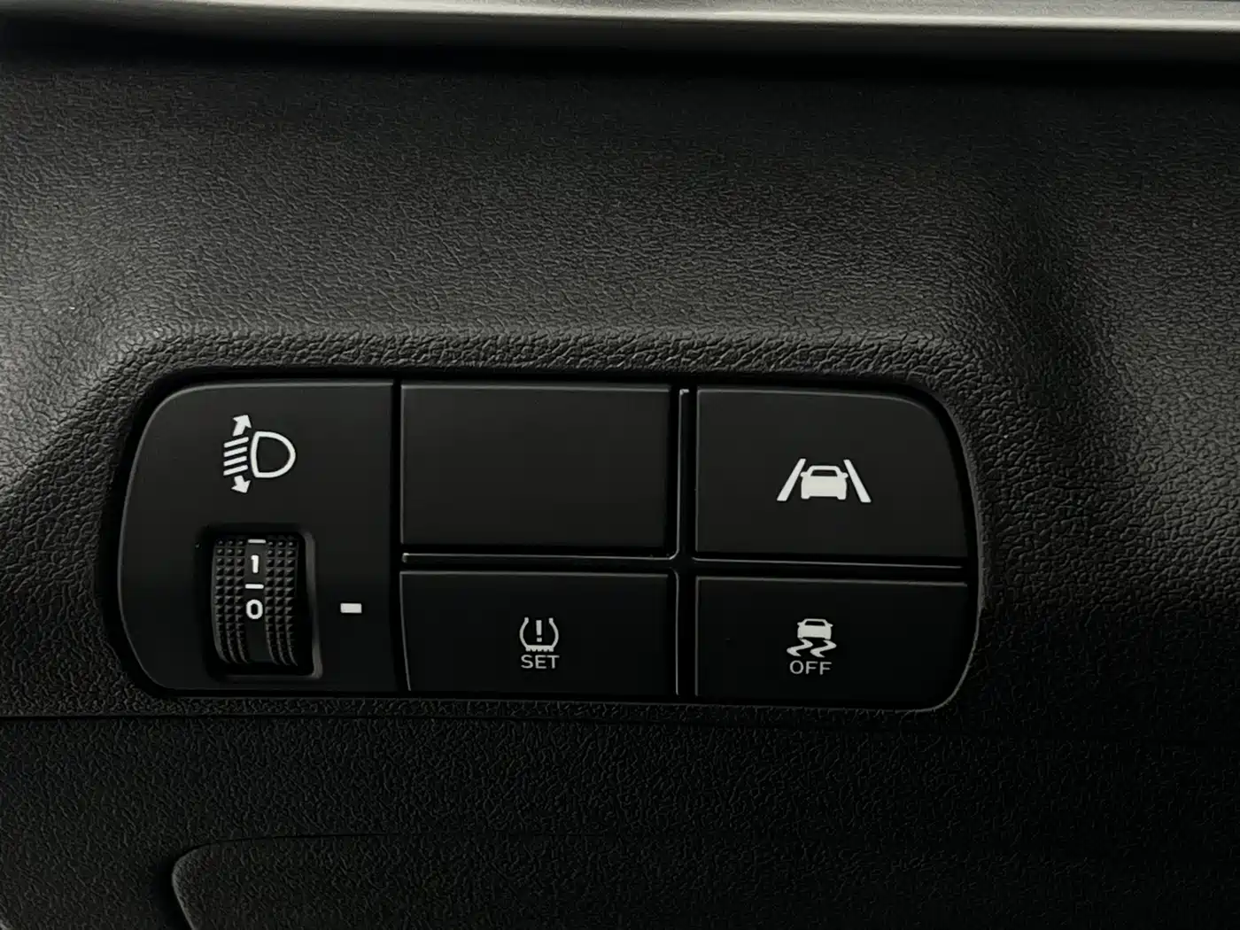 Hyundai Elantra 2021 1.5L CVT LUX Premium Edition фото 20