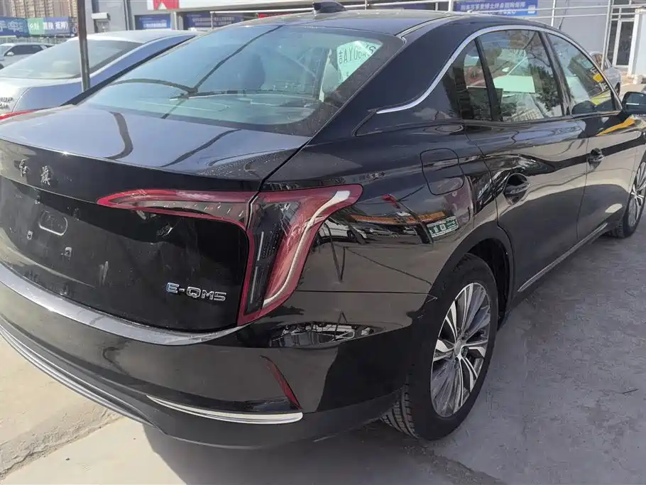 Hongqi HONGQI E QM5