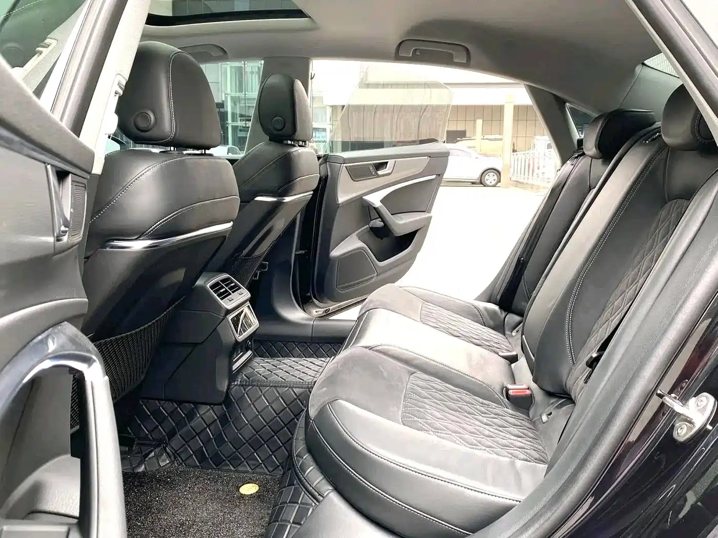 Фото 4 - Audi A7L