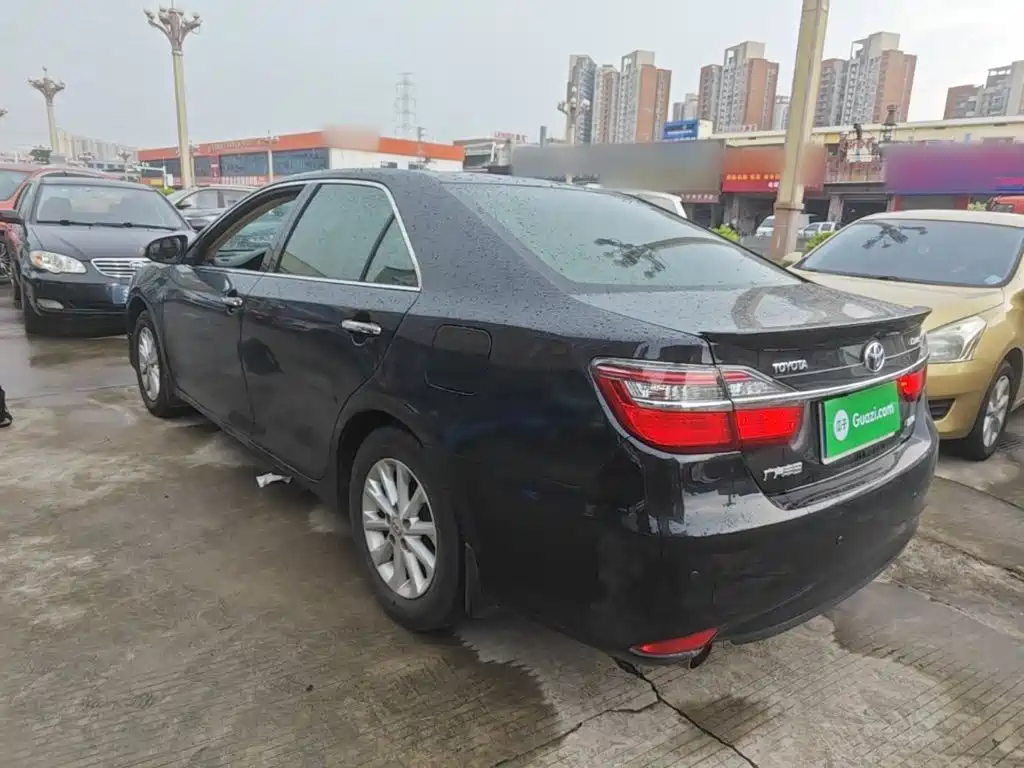 Фото 5 - Toyota Camry