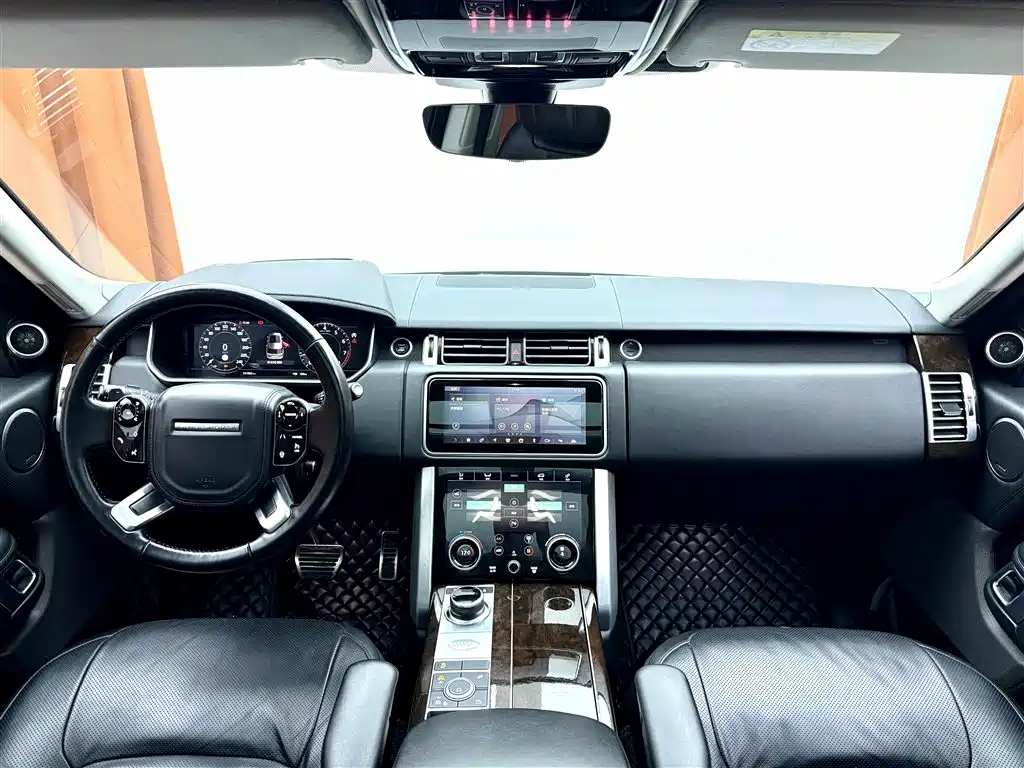 Land Rover Range Rover 2021 3.0 L6 Heritage Extended Classic Edition фото 9