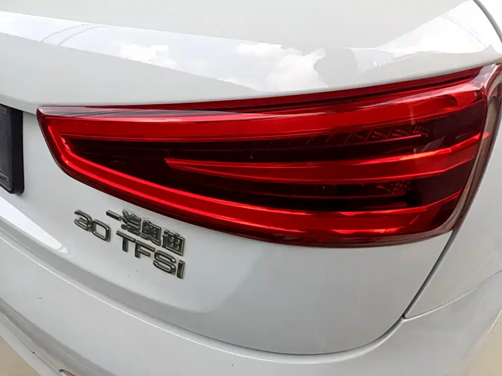 Фото 8 - Audi Q3