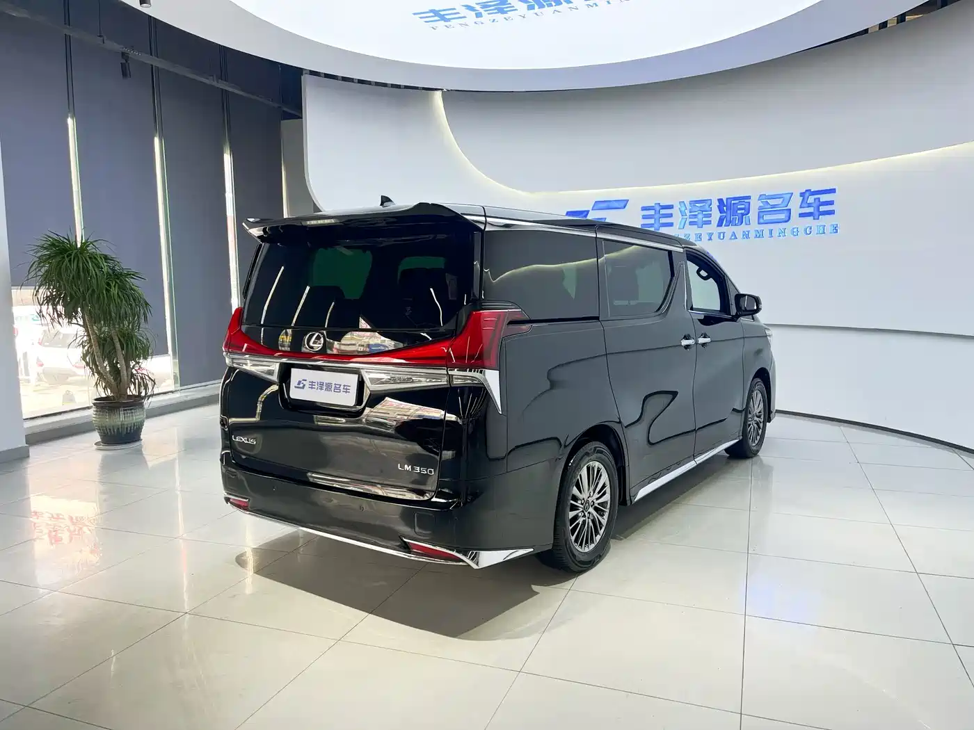 Toyota Vellfire 2023 Crown Hybrid 2.5L HV Premium фото 6