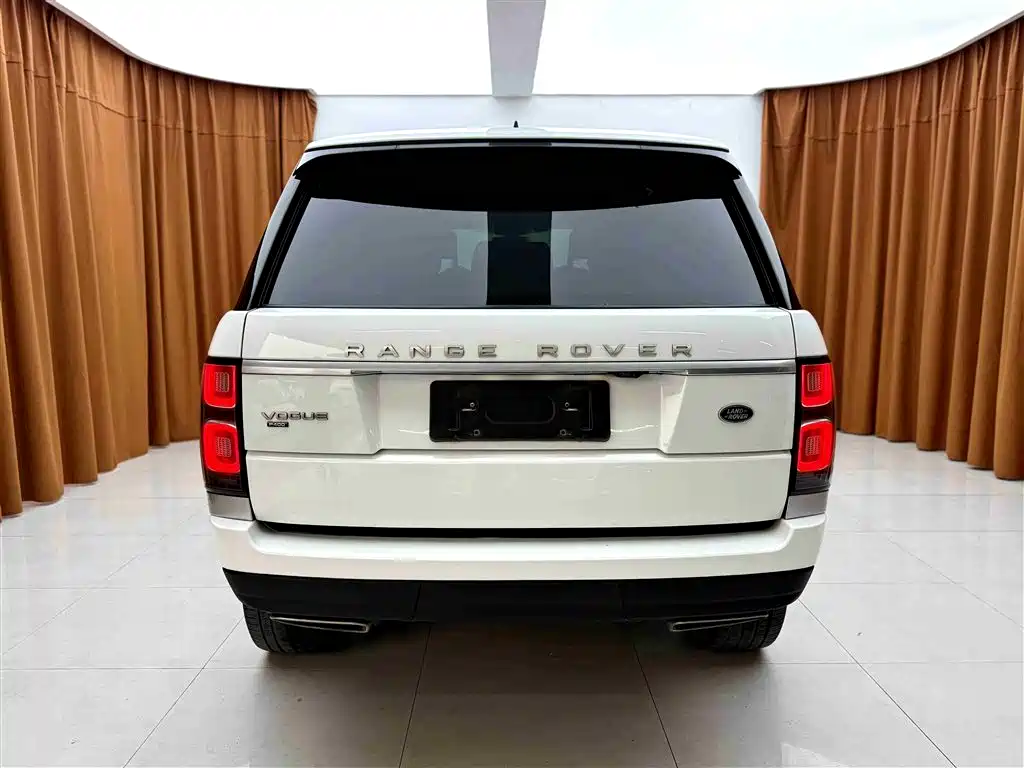 Land Rover Range Rover 2021 3.0 L6 Heritage Extended Classic Edition фото 5
