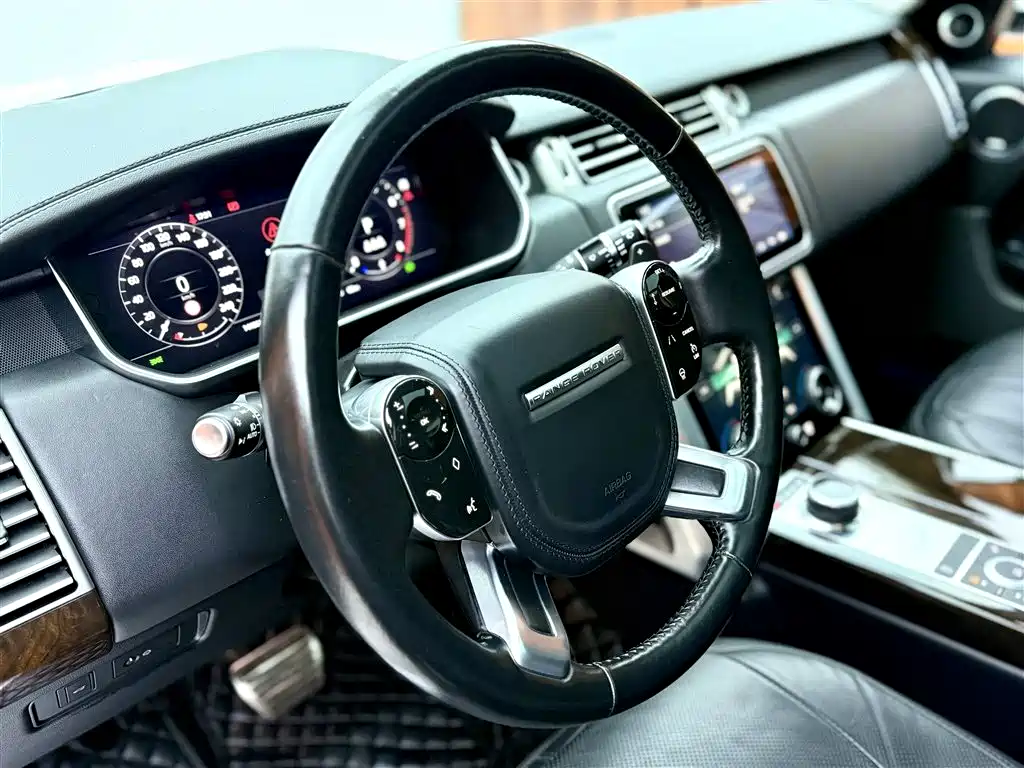 Land Rover Range Rover 2021 3.0 L6 Heritage Extended Classic Edition фото 10