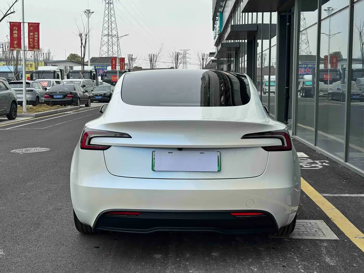 TESLA MODEL 3
