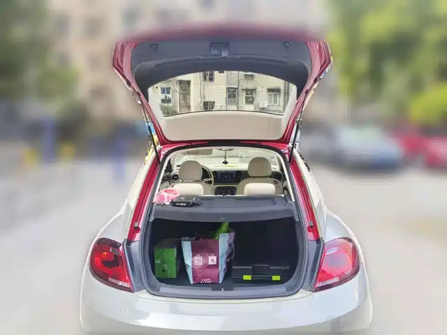 Volkswagen Beetle 2017 180TSI Enjoy — фото 5