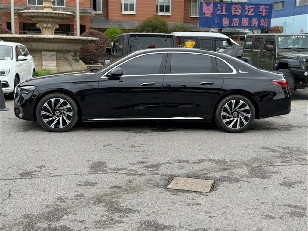 Mercedes-Benz E-Class 2024 Facelift E 300 L Luxury фото 3