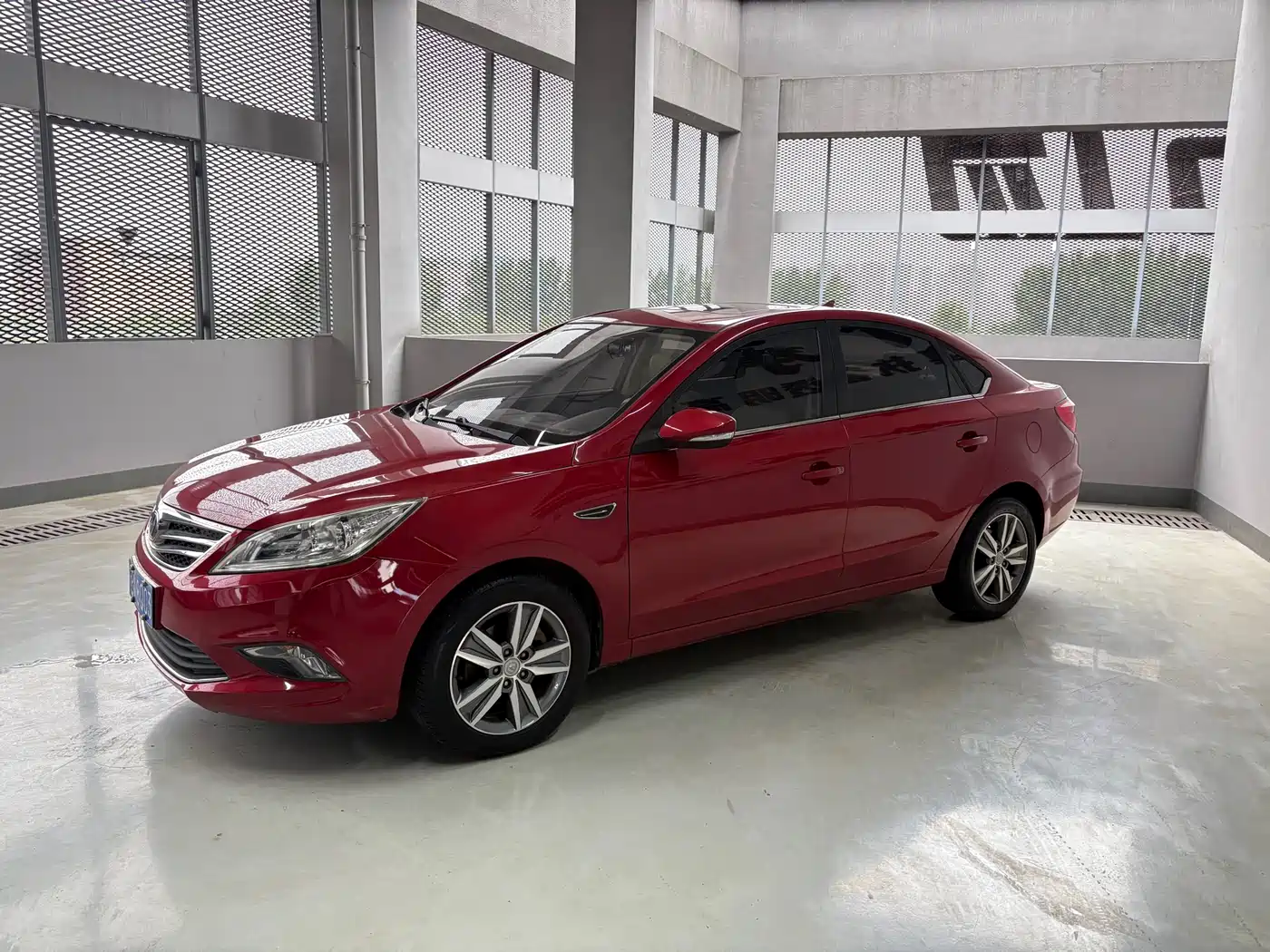 Фото 1 - Changan Eado