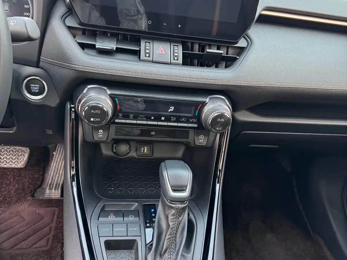 Toyota Wildlander 2024 2.0L CVT 2WD Luxury PLUS Edition фото 14
