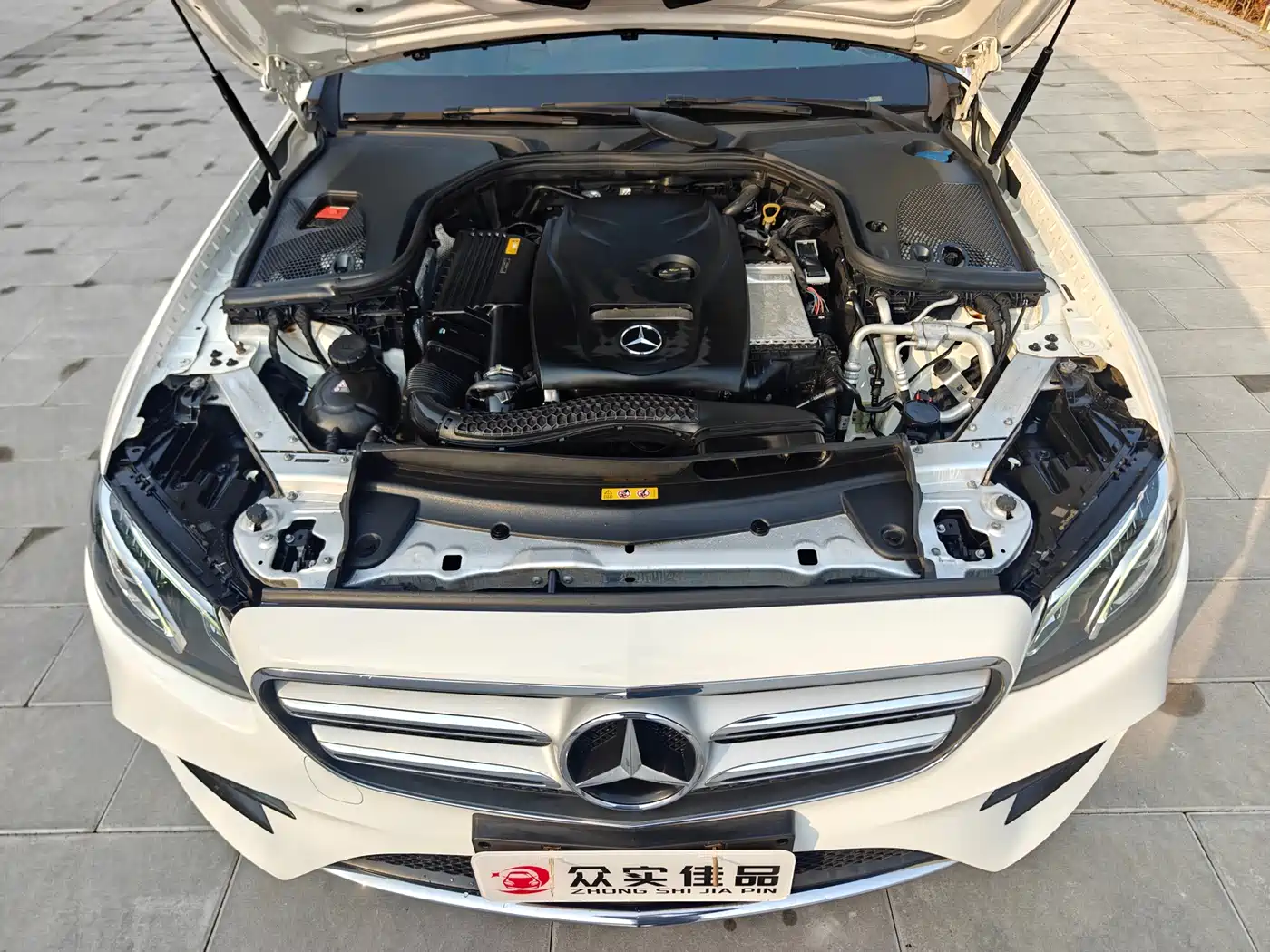 Mercedes-Benz E-Class 2016 E 200 L Sport Type фото 28