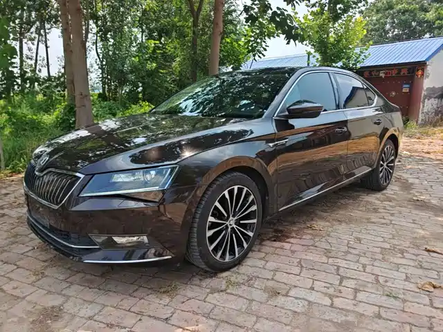  Škoda Superb 2016 TSI330 DSG Smart Edition