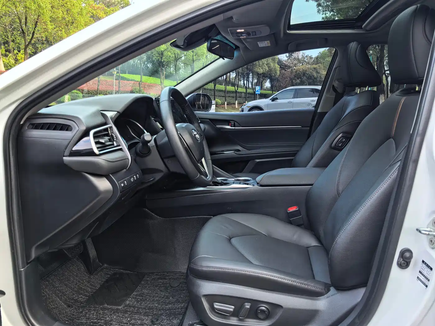 Toyota Camry 2021 2.0G Luxury Edition фото 8