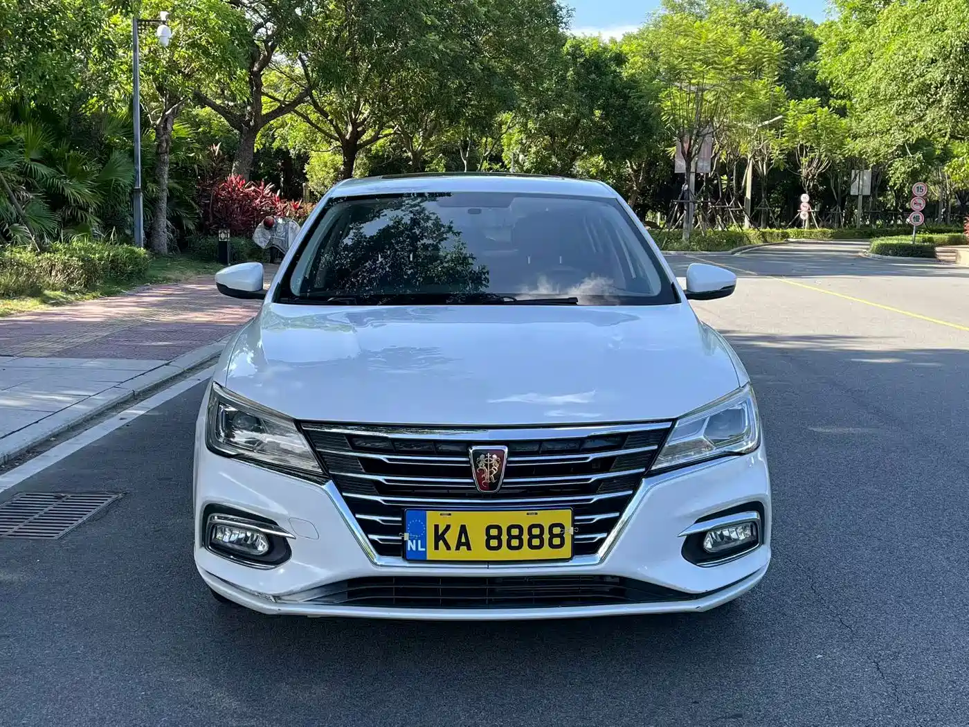 Фото 2 - Roewe i5