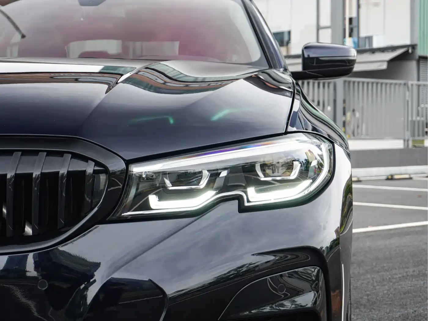 Photo 3 - BMW 3 Series