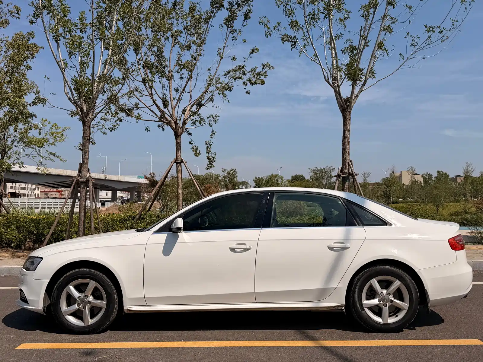 Фото 8 - Audi A4L