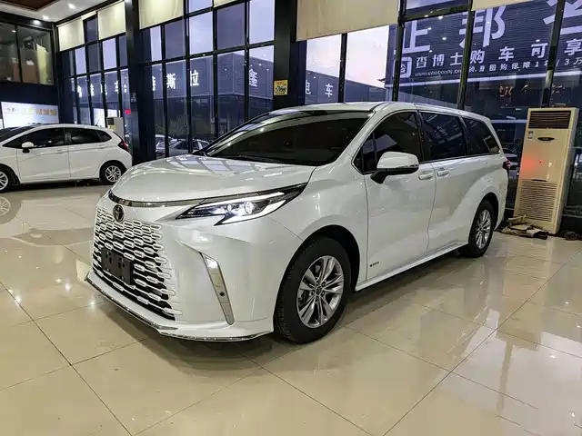 Toyota Sienna 2.5L, гибрид, Комфорт