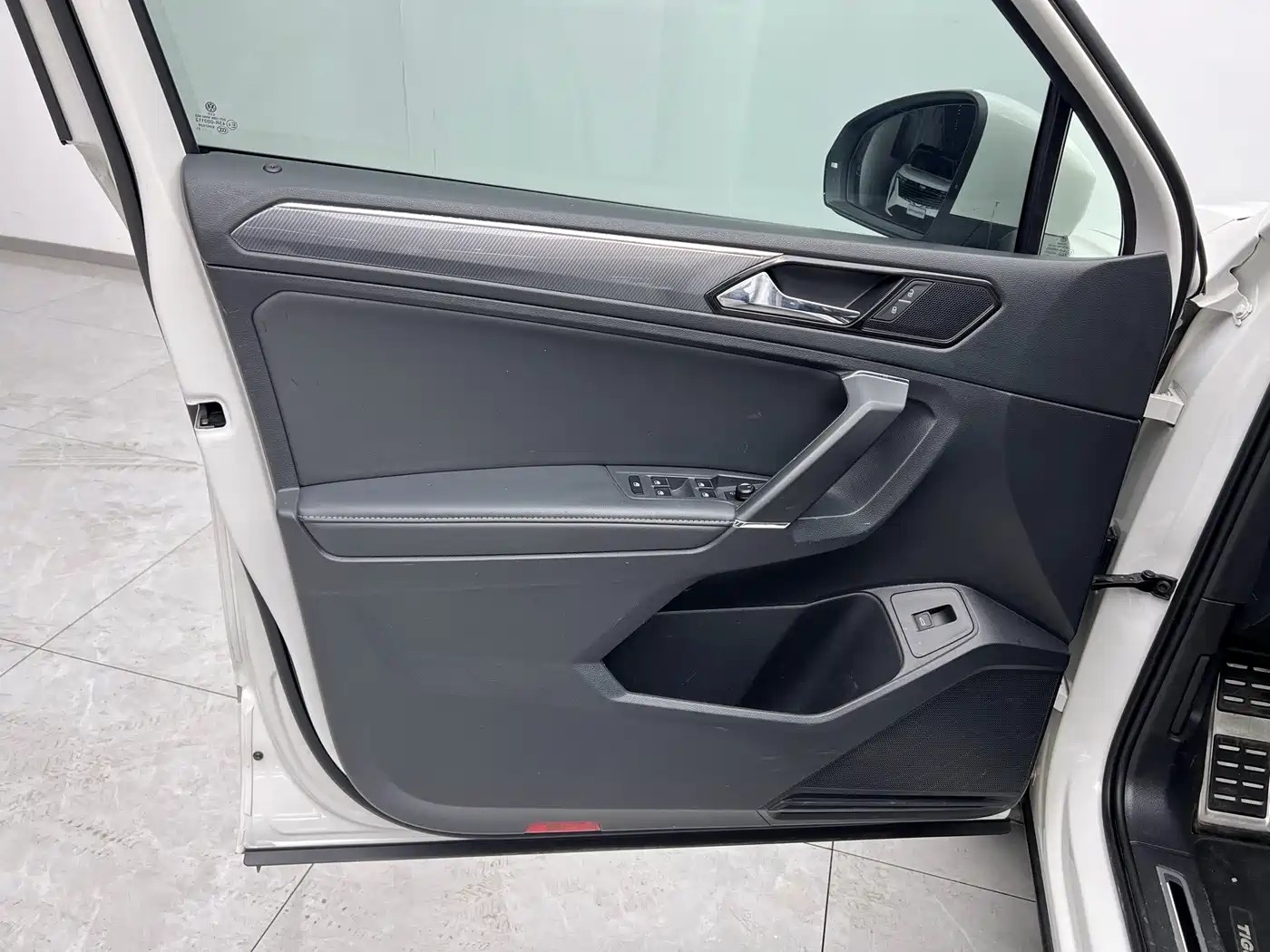 Volkswagen Tiguan L 2021 330TSI Automatic 2WD R-Line Premium фото 13