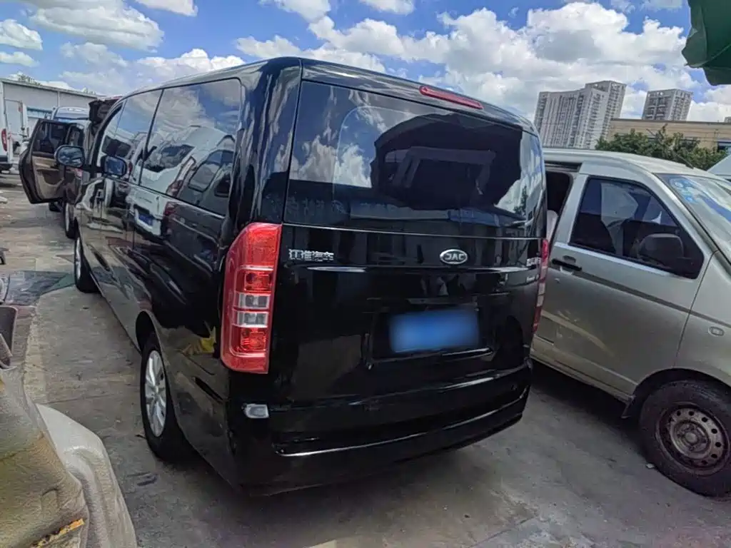 JAC Refine M3 2023 2023 PLUS 1.8L Comfort 7/8-seater