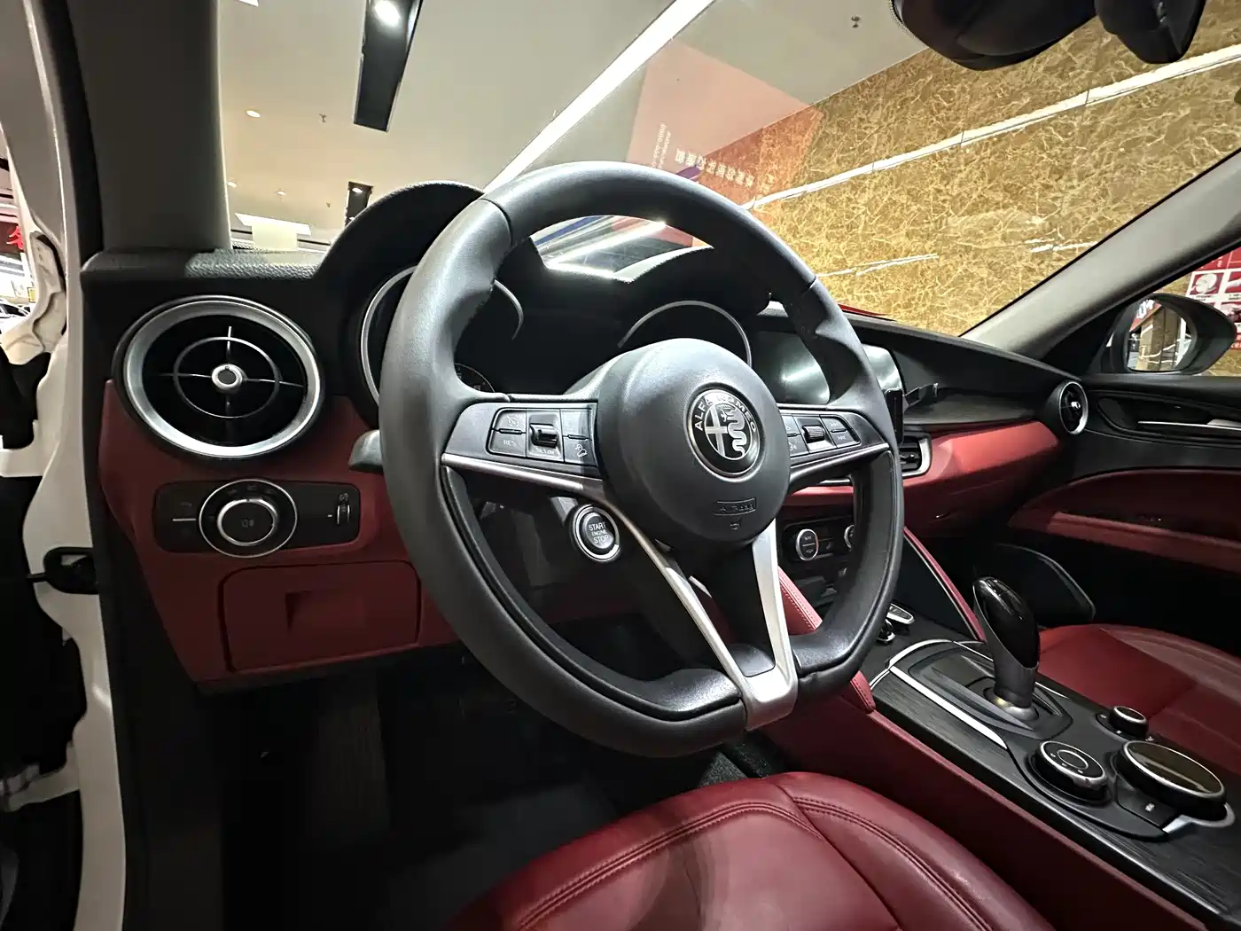 Alfa Romeo Stelvio 2018 2017 2.0T 200HP Luxury Edition