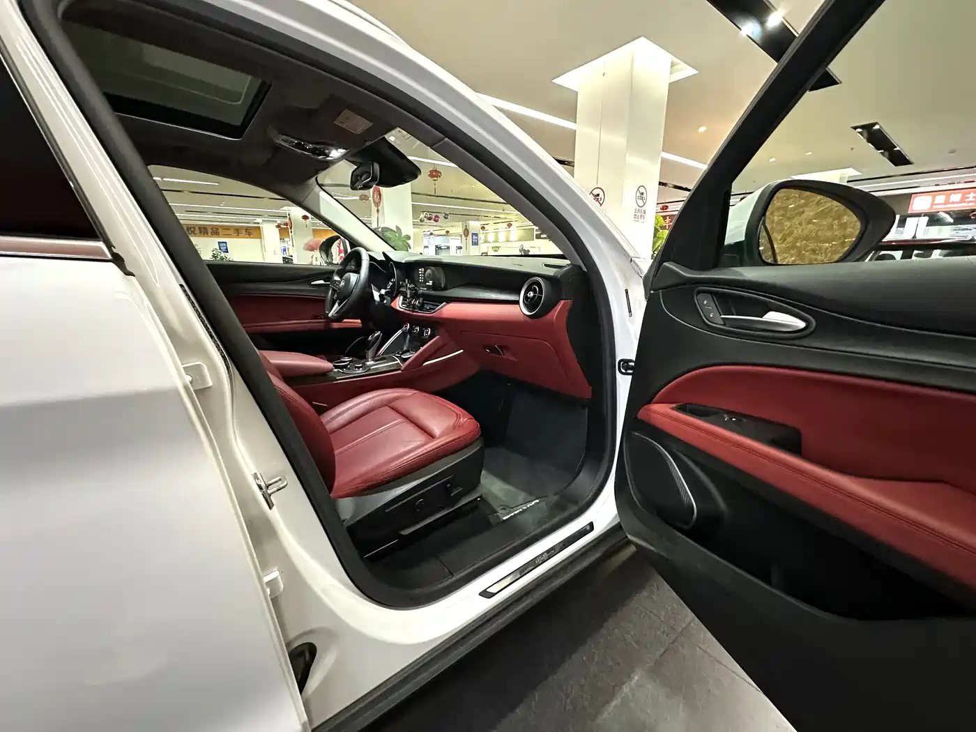 Alfa Romeo Stelvio 2018 2017 2.0T 200HP Luxury Edition