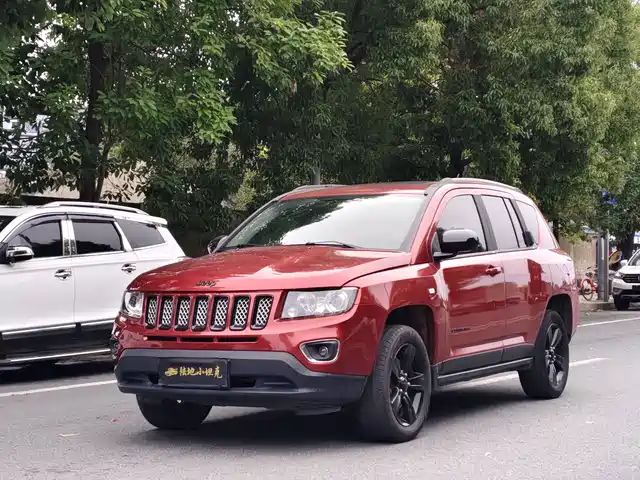 Jeep Compass (Import) 2014 2.4L 4WD Serpentine Collector's Edition