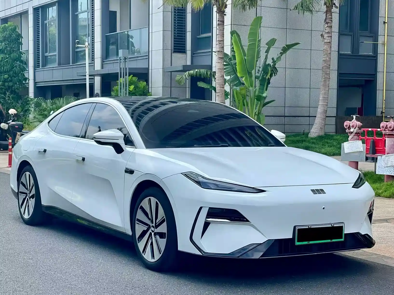 Фото 3 - Geely Galaxy Galaxy E8