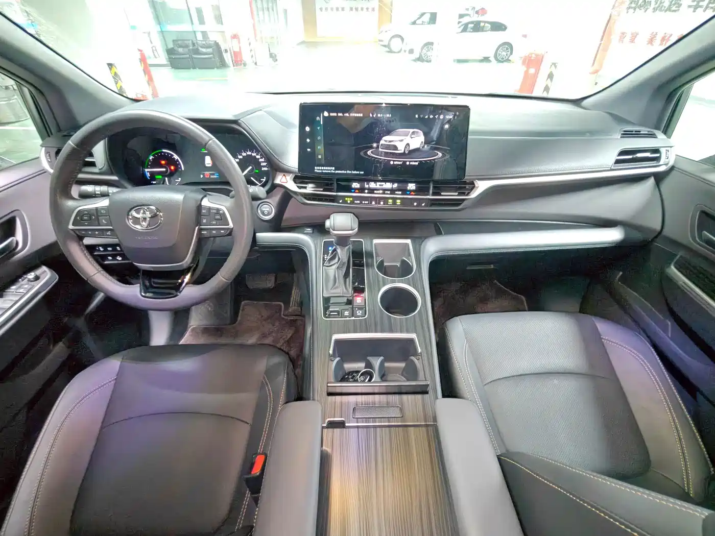 Toyota Sienna 2025 2024 2.5L Hybrid Ultimate Premium Edition