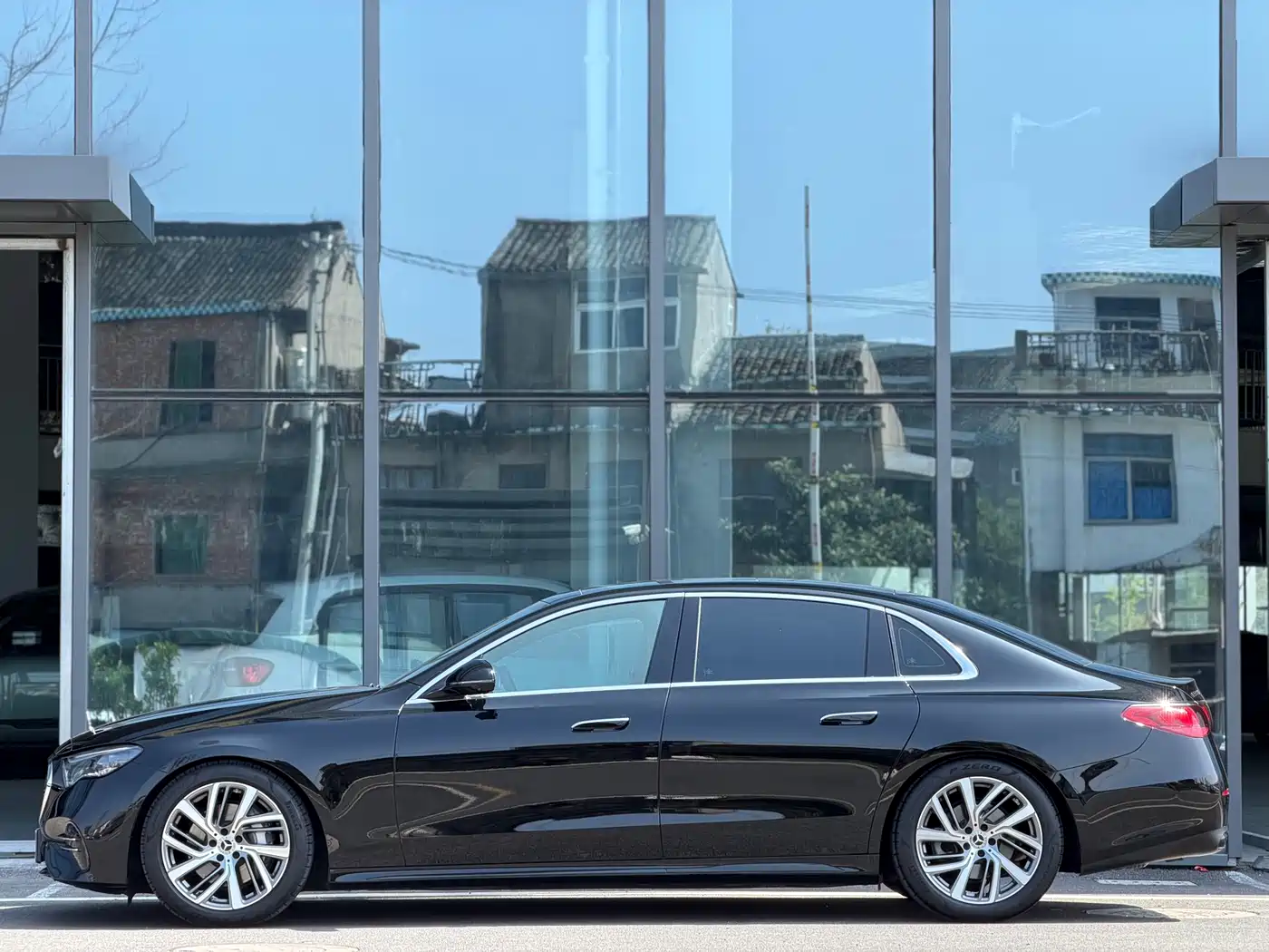 Mercedes-Benz E-Class 2024 E 300 L Fashion фото 3