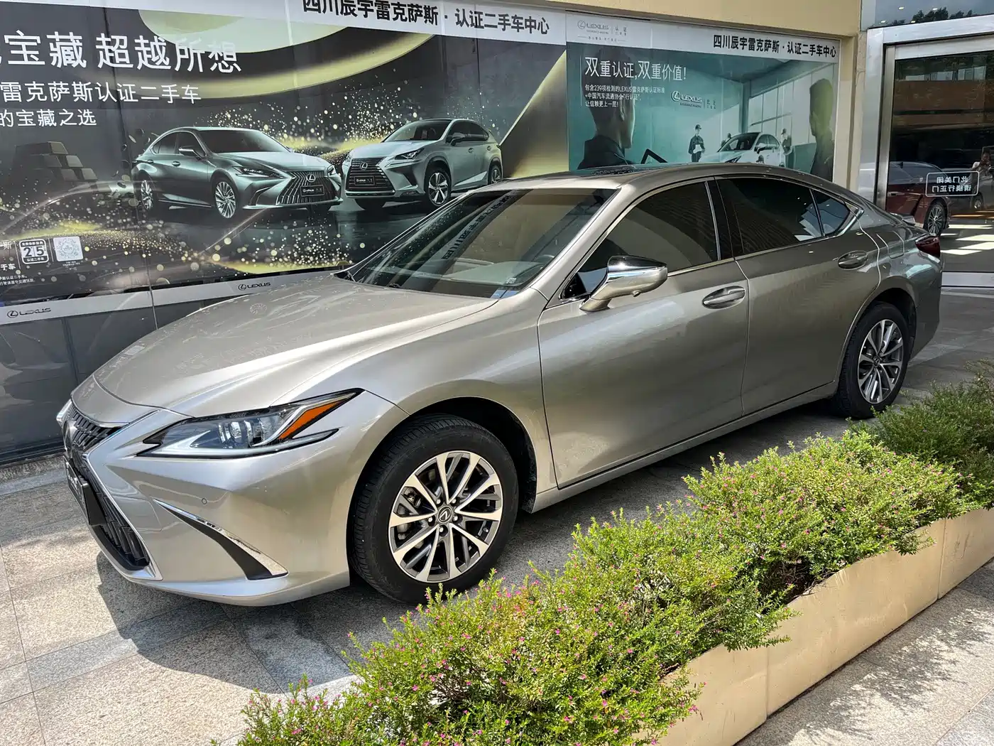 Фото 4 - Lexus ES