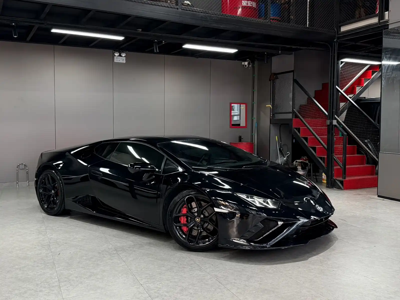Фото 3 - Lamborghini Huracán