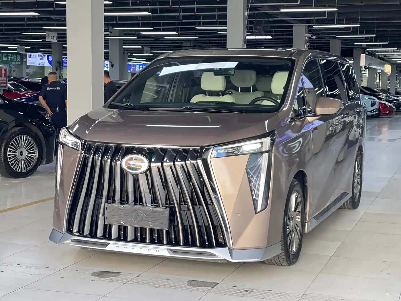 GAC Trumpchi Trumpchi M8 2023 Model Master Series Hybrid Royal Edition