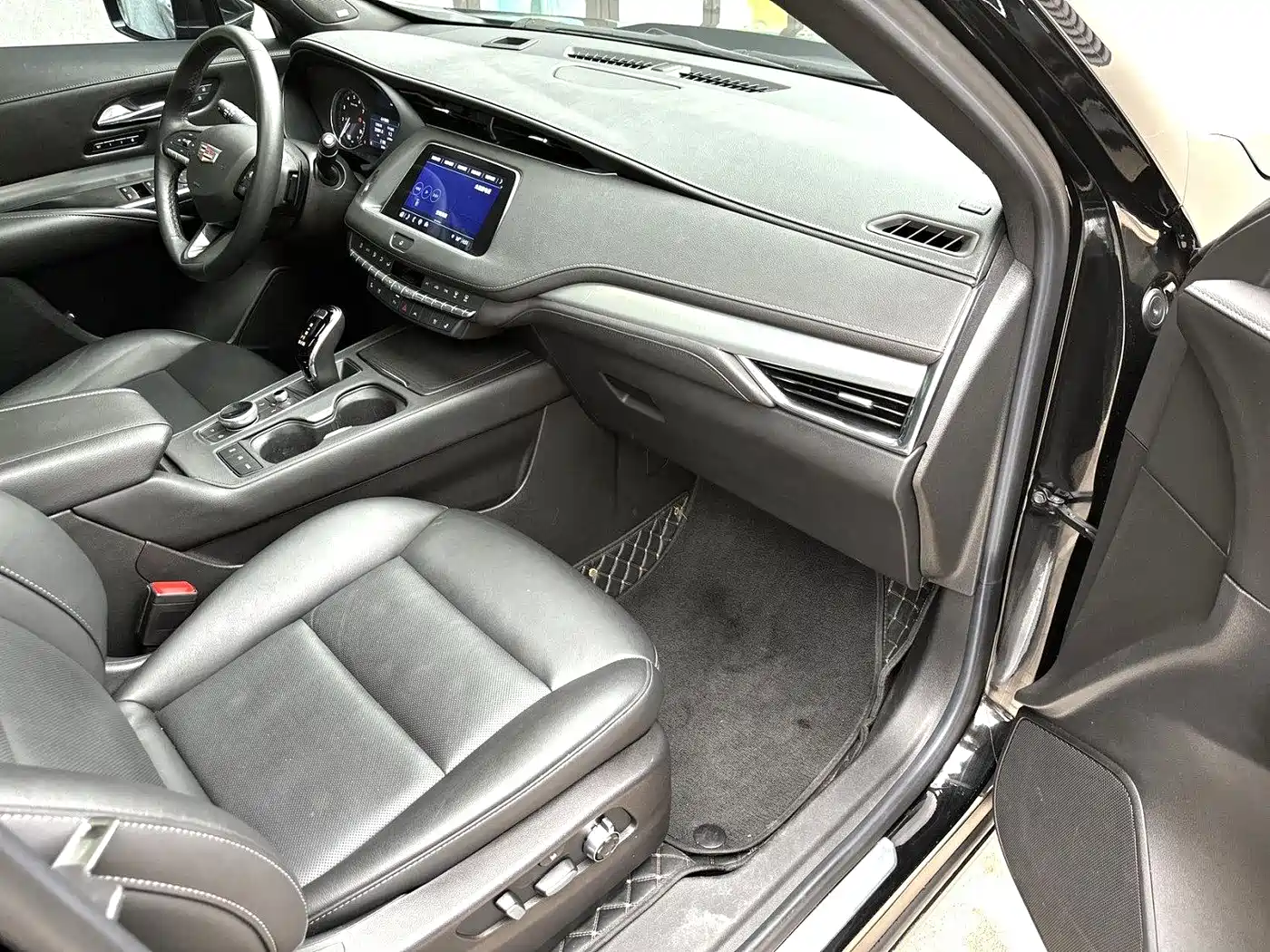 CADILLAC XT4